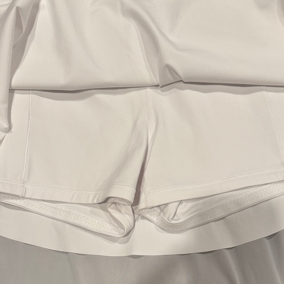 Athleta White Ace Advantage Tipped 13 1/2” Tennis Skort Size M NWOT - Picture 4 of 4